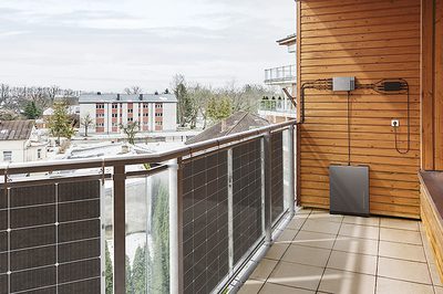BigBlue startet sein erstes Energiespeichersystem - POWAFREE Balkon Solar