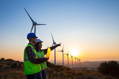 Energy Innovation Report: Protolabs teilt zentrale Entwicklungen im Bereich Energie für eine nachhaltigere Zukunft