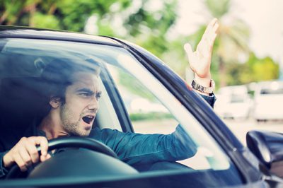 Welche Bußgelder für Beleidigungen im Straßenverkehr gelten - Verbraucherinformation der ERGO Rechtsschutz Leistungs-GmbH