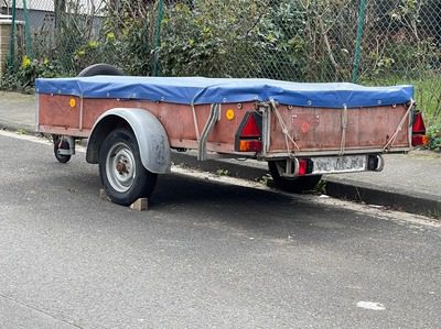 Anhänger auf der Straße parken: nur zwei Wochen erlaubt